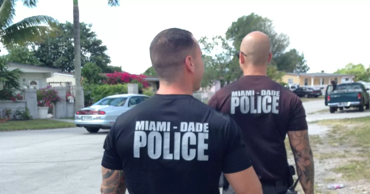 Two police officers injured after responding to domestic incident in Miami-Dade
