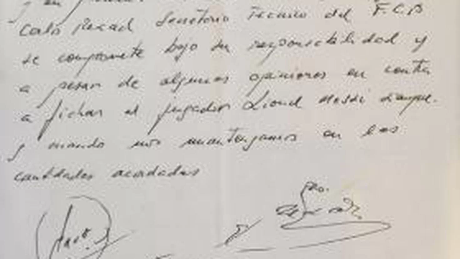 Up for auction is the napkin with which Messi signed for Barcelona
