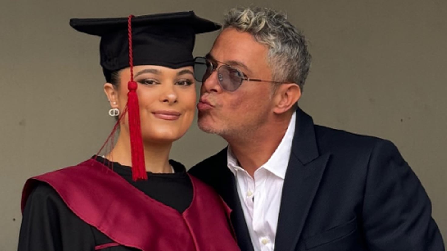 Alejandro Sanz appears by surprise at his daughter's graduation: Beautiful innocence of yours
