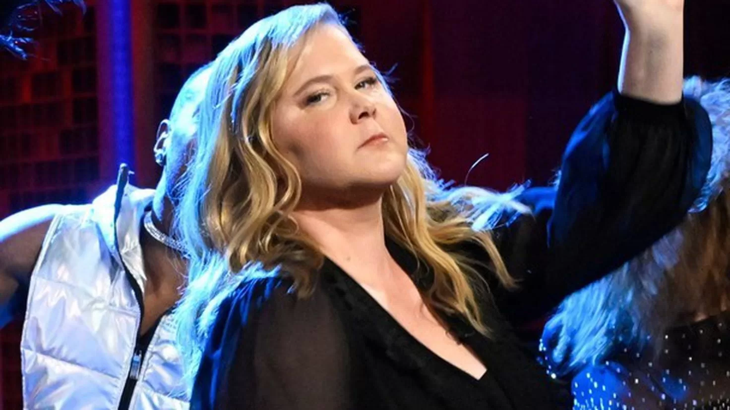 Amy Schumer responds to criticism of her swollen face and talks about her illness
