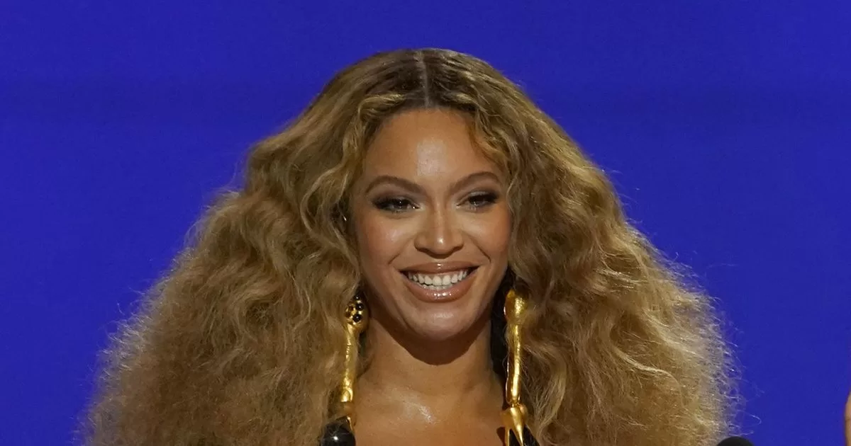 Beyonc's Texas Hold Em tops Billboard's Hot Country Songs list

