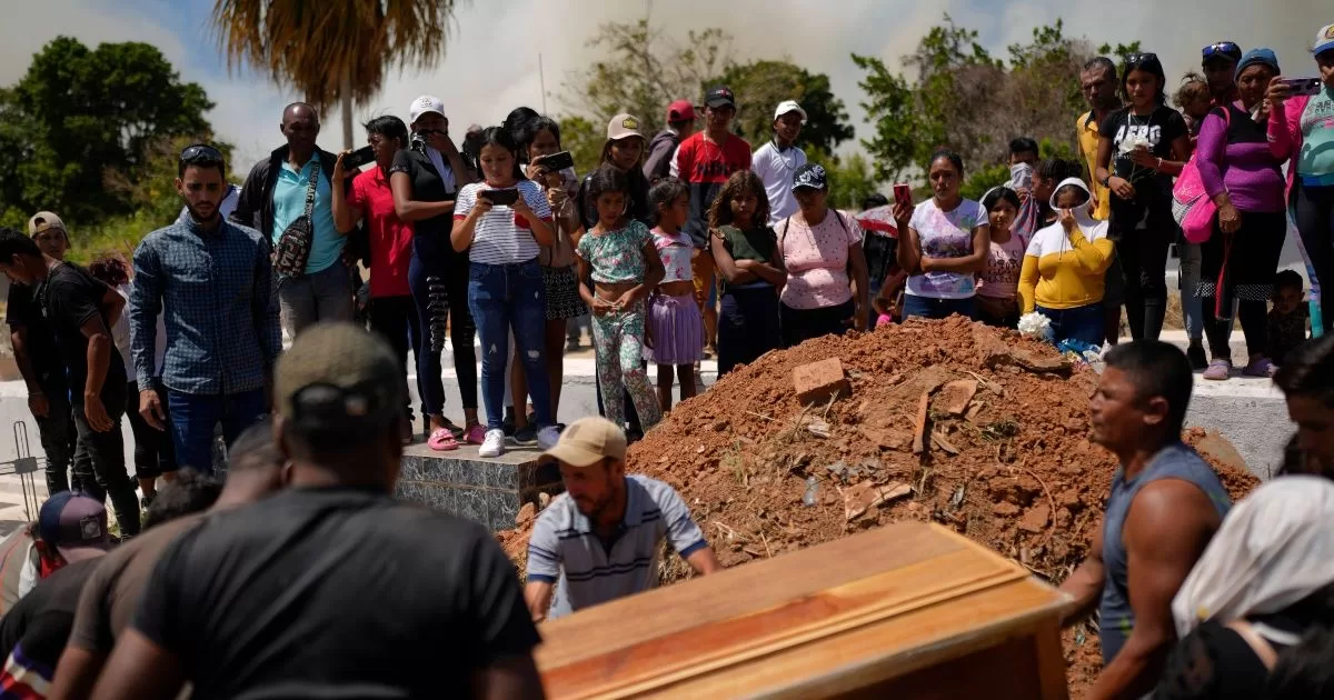 Collapse of illegal mine in Venezuela reveals abandonment of rural communities
