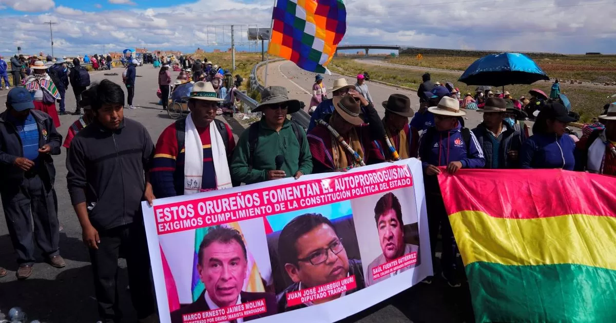 Evo Morales seeks re-election and his supporters maintain blockades
