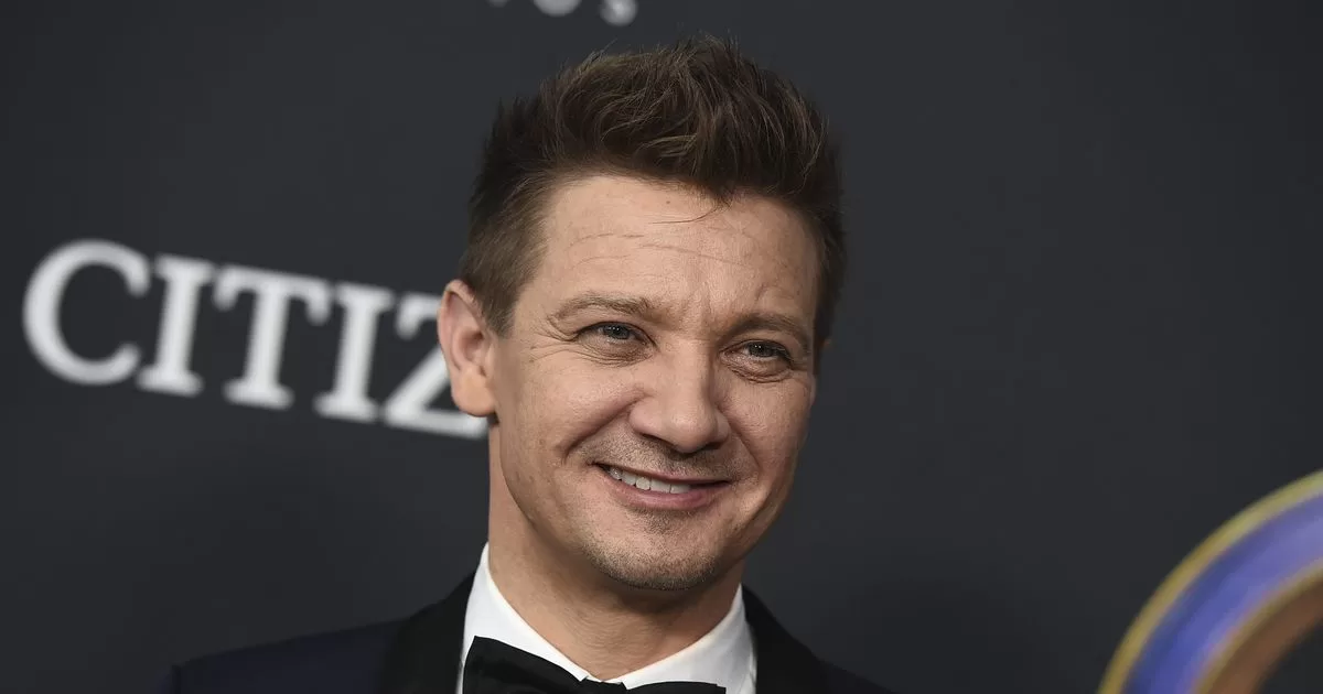 Jeremy Renner makes surprise appearance at the 2024 Peoples Choice Awards
