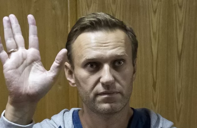 Navalni's mother denounces pressure to secretly bury her son
