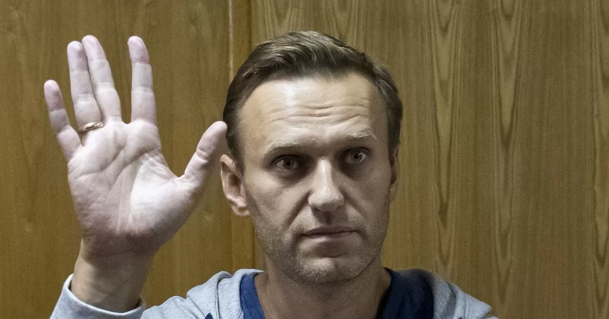 Navalni's mother denounces pressure to secretly bury her son
