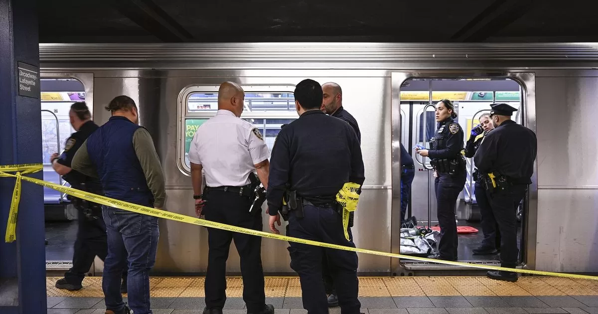 One dead and five injured after shooting in New York subway station
