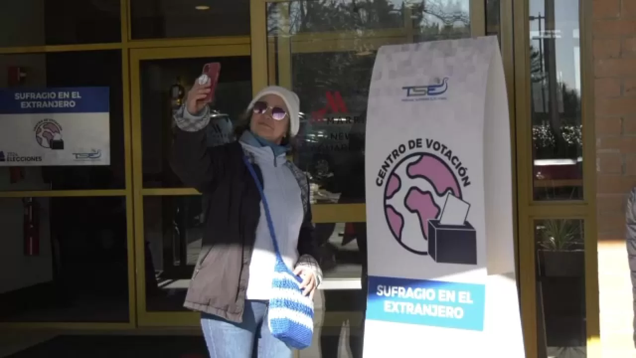 Salvadorans go to vote in New York
