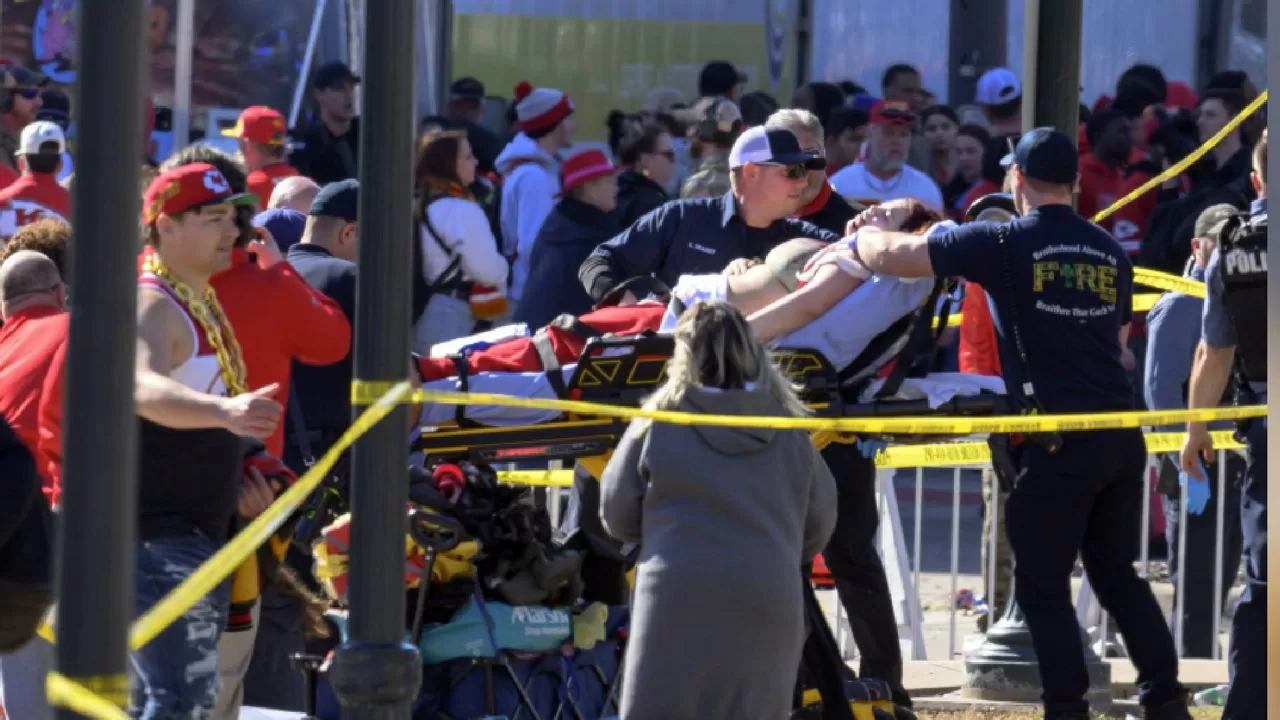 Shooting at Chiefs parade leaves Hispanic announcer dead
