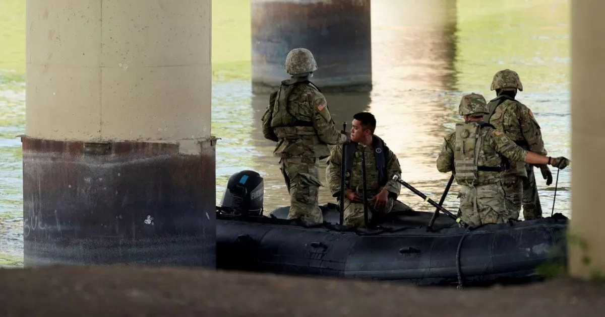 Texas builds military base on the border to contain immigration
