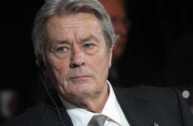 They confiscate 72 firearms from Alain Delon due to a significant suicide risk
