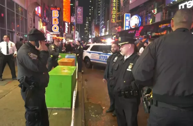 Young man stabbed and man beaten in Times Square
