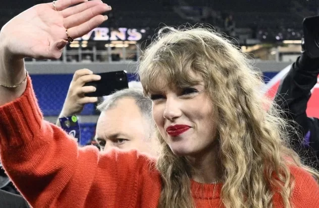 Young man who tracks Taylor Swift's flights sends a message to the singer
