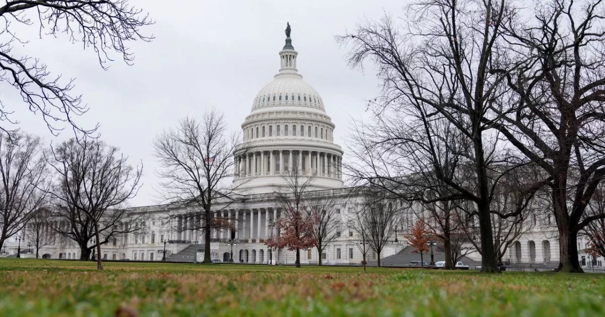 Congress approves spending package that avoids closure of key agencies
