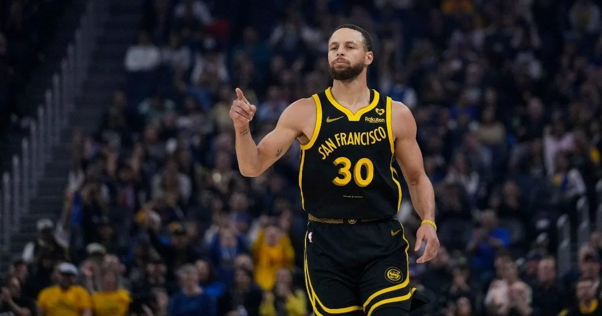 Curry achieves a new personal record with his three-pointers

