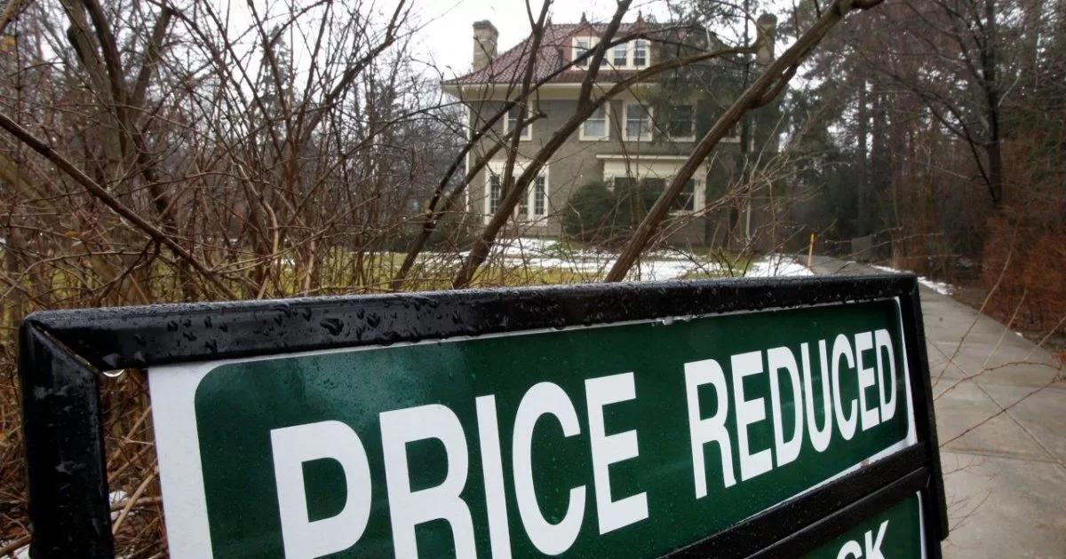 Homeowners lower prices on homes eager to sell