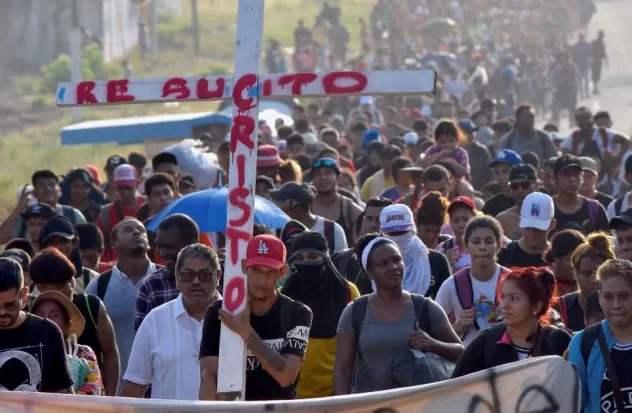 Hundreds of migrants leave the southern border from Mexico to the US in a caravan
