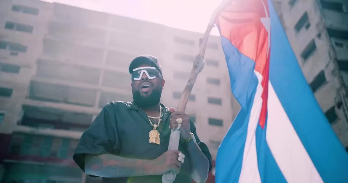 Micha previews video clip of his song "Cuba ain't nobody's"
