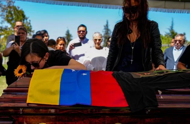 Relatives of a former Venezuelan soldier kidnapped and murdered in Chile bid him farewell in an intimate funeral
