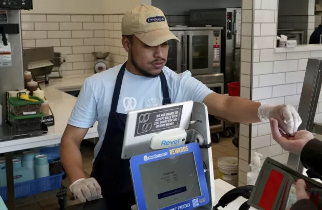 The new minimum wage of $20 for fast food workers begins in this state
