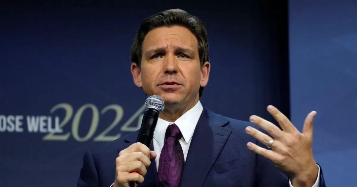 They sue DeSantis for alleged delays in the delivery of information about his management
