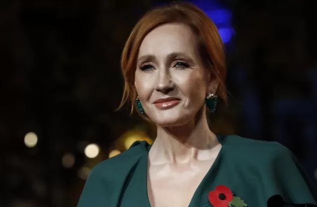 Trans presenter denounces JK Rowling for discrimination

