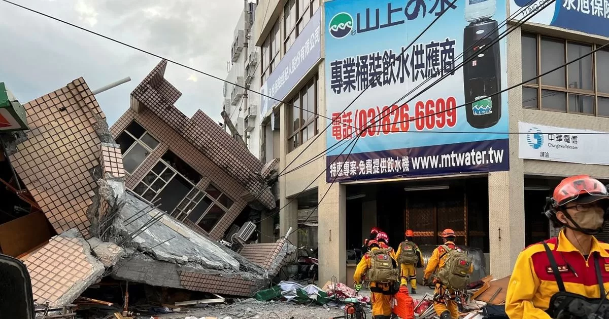 7.5 magnitude earthquake near Taiwan triggers tsunami warnings
