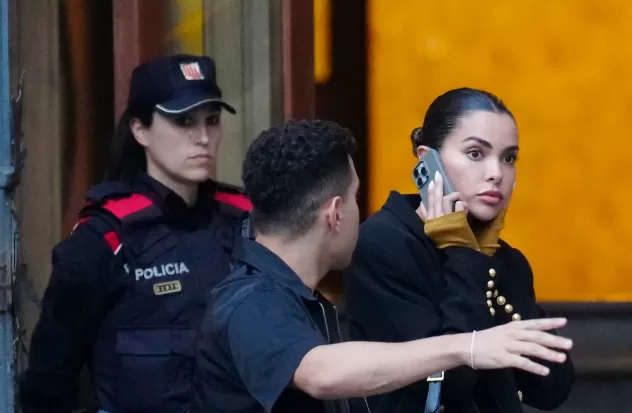 A friend of Joana Sanz reveals where Alves' bail came from
