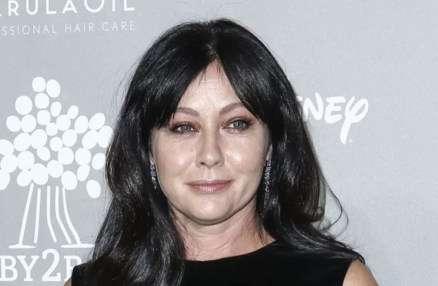 Actress Shannen Doherty renounces material objects due to her advanced cancer
