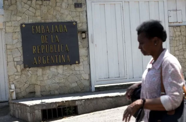 Argentina grants asylum to 6 Venezuelan opponents and negotiates safe passage
