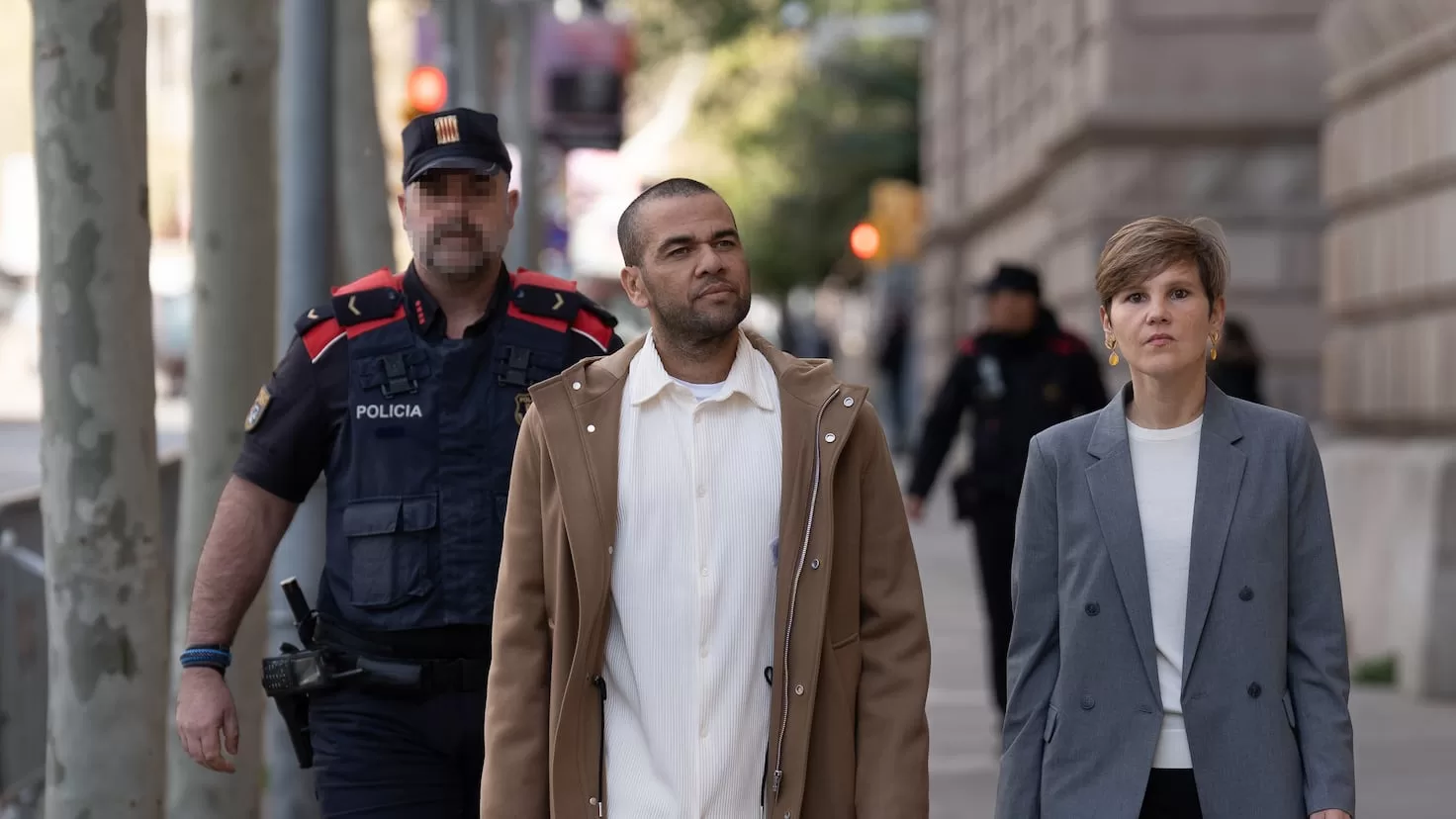 Dani Alves seeks acquittal and makes a living from football again
