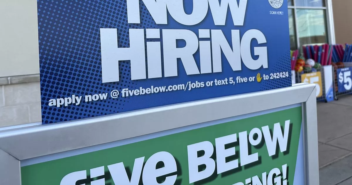 Large companies announce massive layoffs and fewer people ask for unemployment aid
