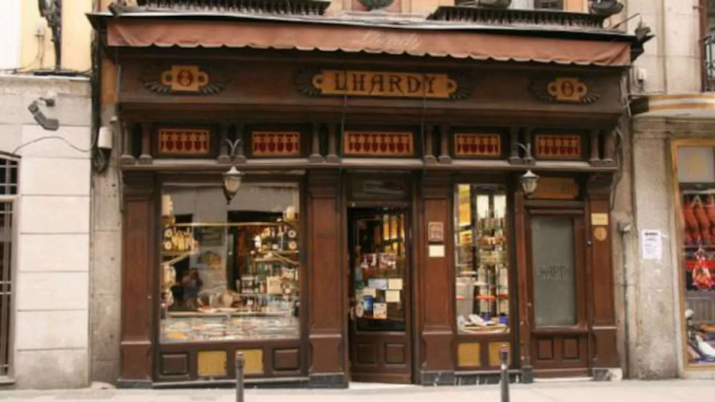 Lhardy, the legendary restaurant that will serve Almeida and Urquijo's wedding: how much does it cost and what does it eat?
