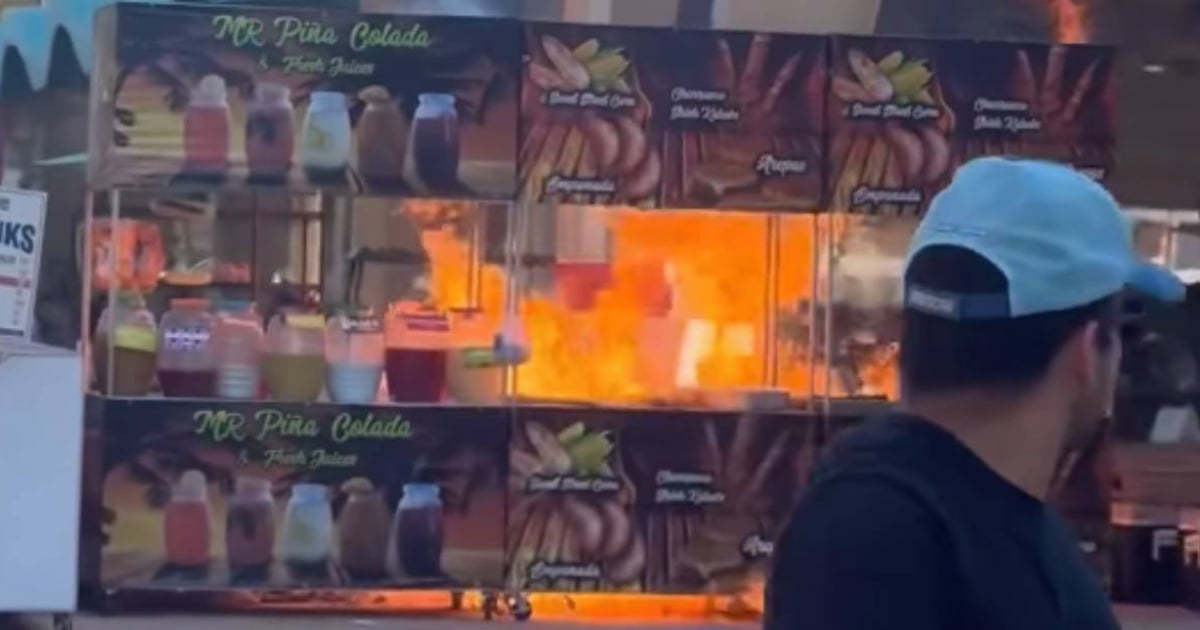 Sales stand catches fire in Miami's Tropical Park
