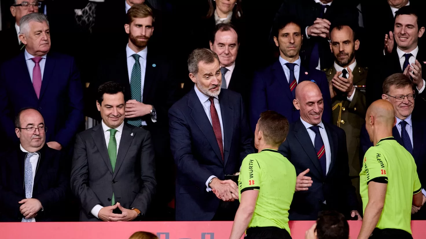 What football team does King Felipe VI belong to and what is known about his football tastes?
