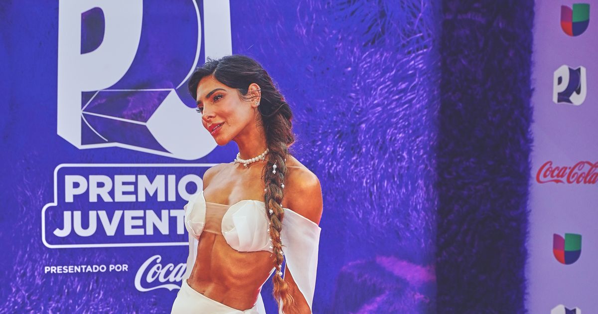 Alejandra Espinoza clarifies controversy over Latin AMAs dress
