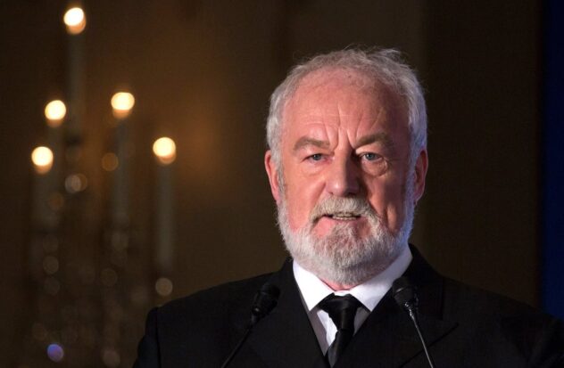 Bernard Hill, from Titanic and The Lord of the Rings, dies at 79
