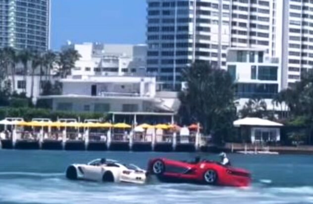 Cars in Miami crash even into the sea
