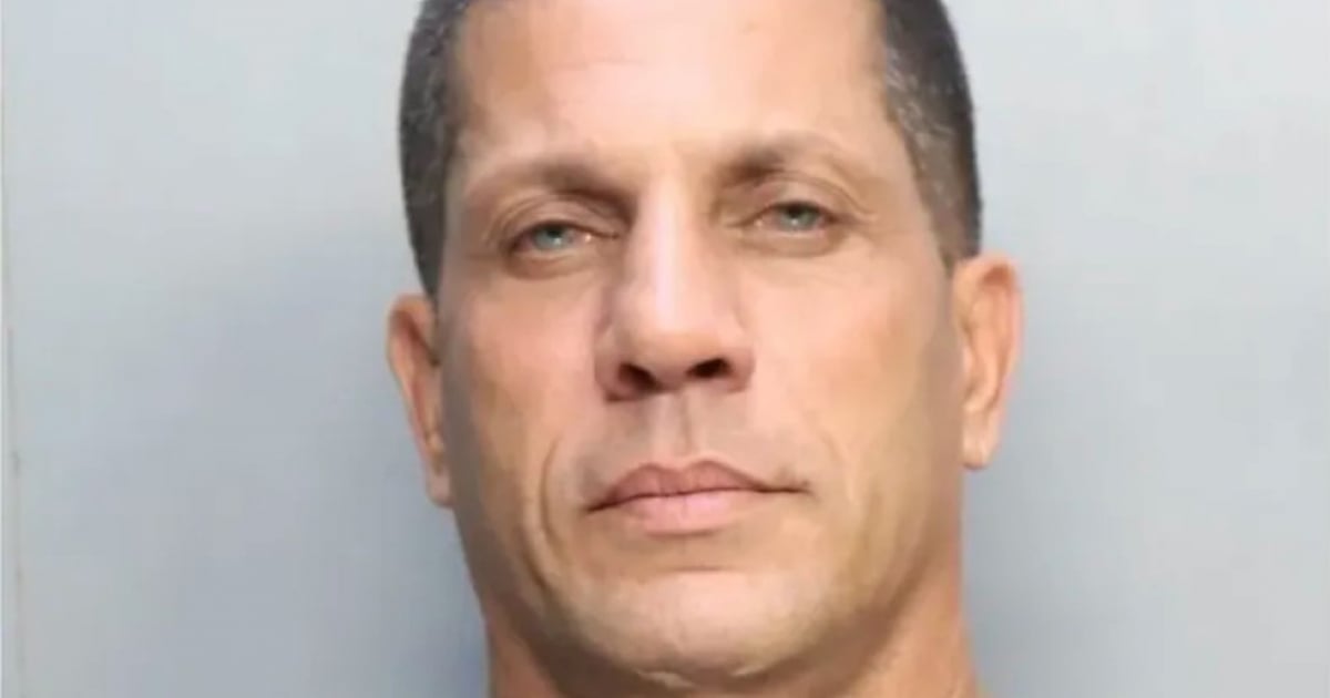 Cuban is arrested for hitting a man with a golf club and stabbing him to rob him in Hialeah
