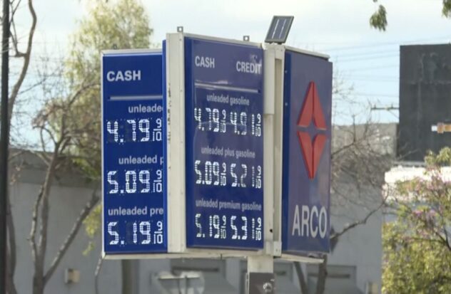 Democrats investigate possible fraud in gasoline prices
