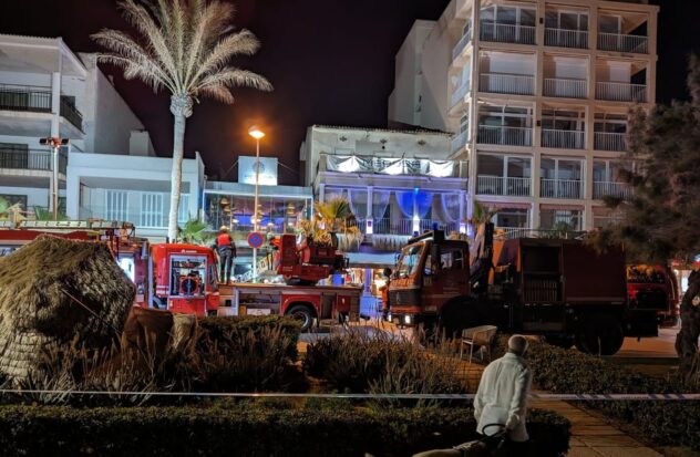 Four people die after a restaurant on Palma beach collapses
