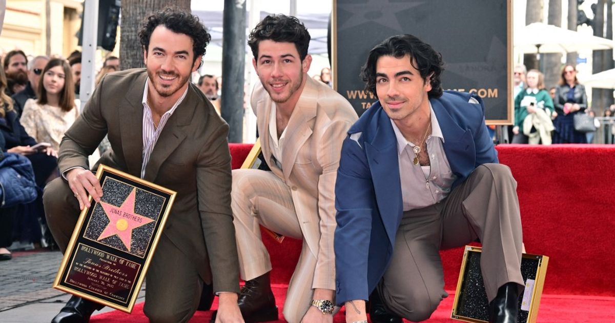 Jonas Brothers reschedule concerts in Mexico due to influenza-A
