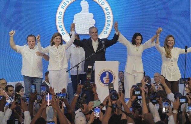 President of the Dominican Republic wins a second term

