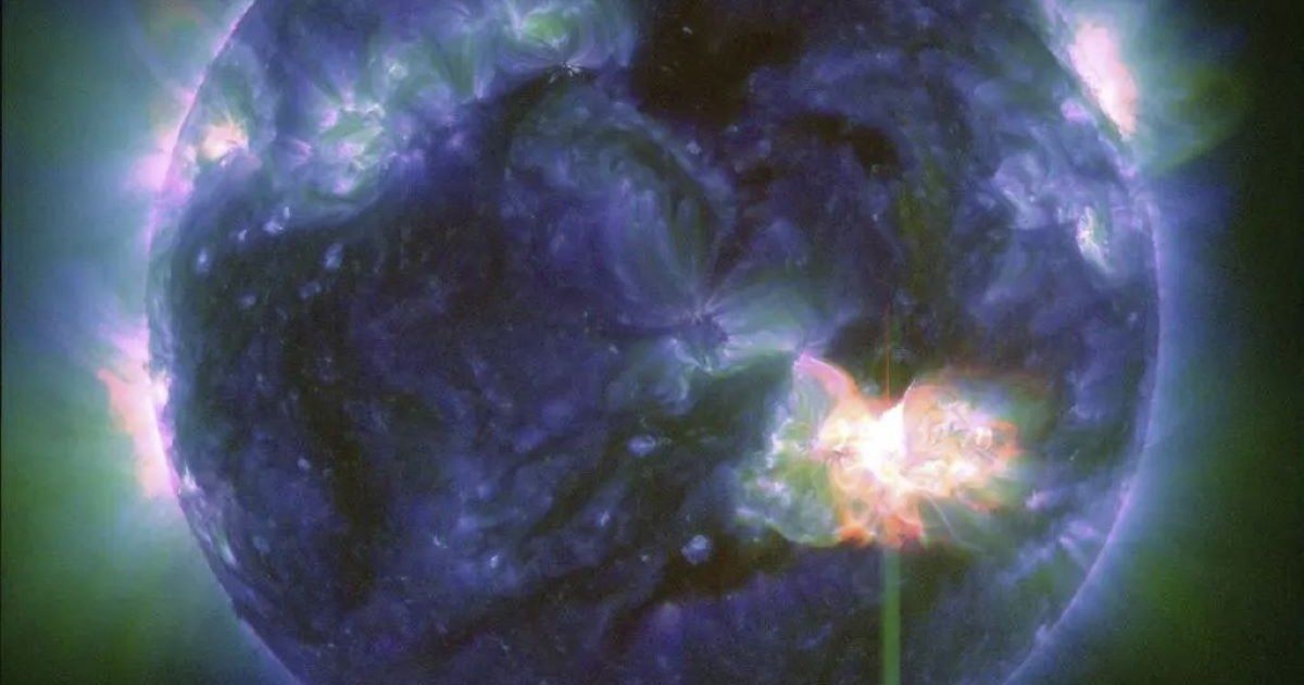 Strong solar storm impacts Earth and could disrupt communications in the US
