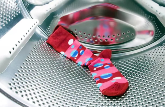 Study explains why socks disappear in the washing machine
