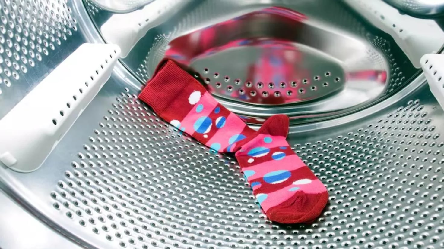 Study explains why socks disappear in the washing machine
