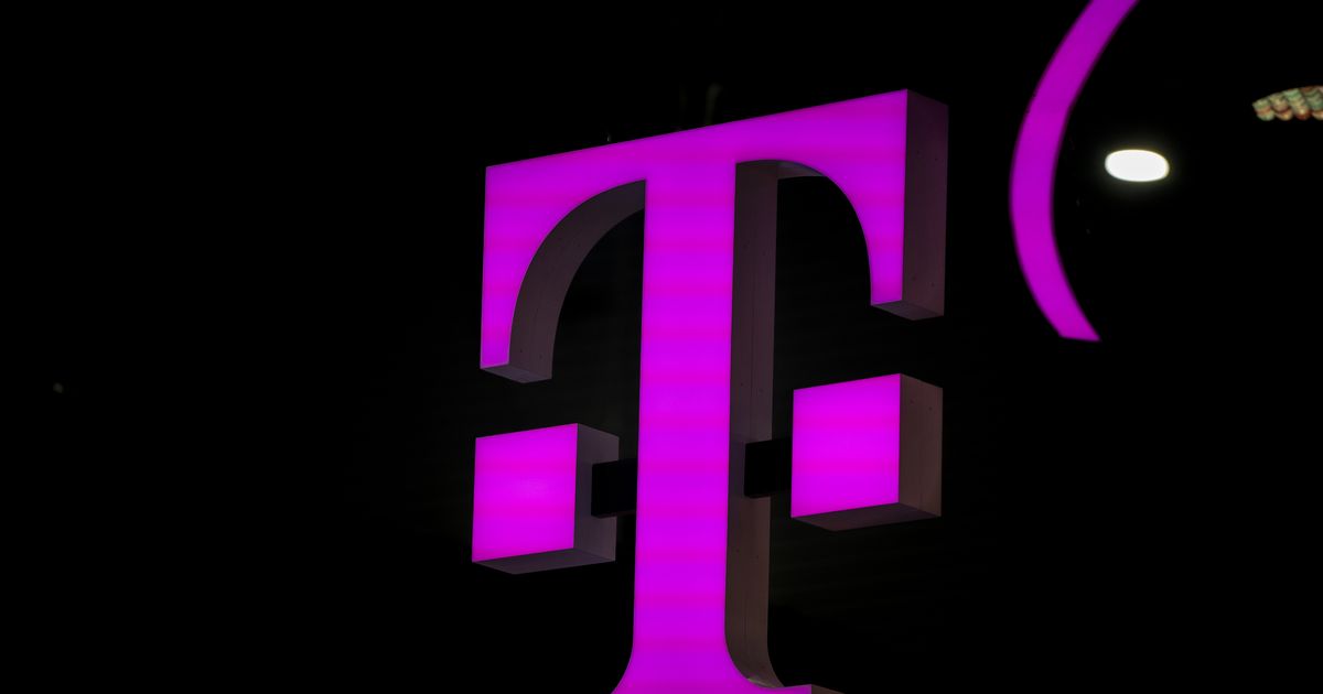 T-Mobile buys US Cellular operations and consolidates in the sector
