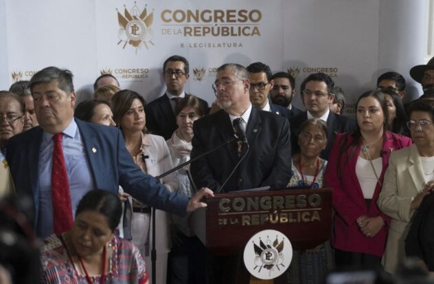 Tension in Guatemala, the president seeks to dismiss the attorney general
