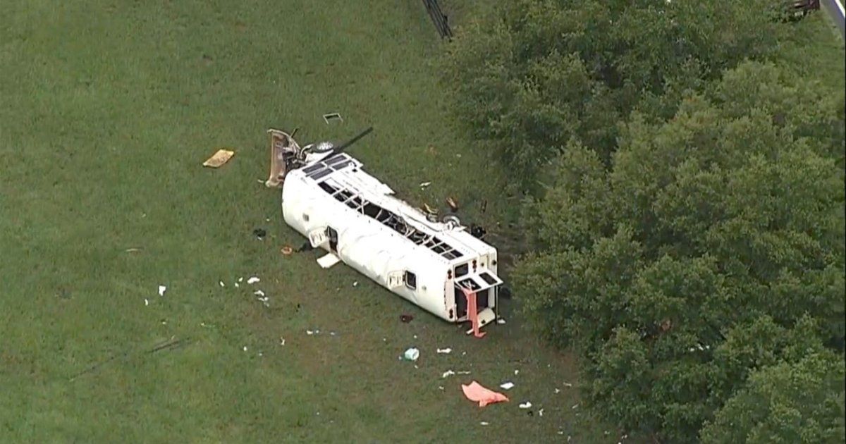  They investigate a bus accident transporting agricultural workers;  8 dead
