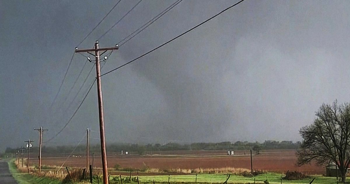 Tornado hits Oklahoma town amid strong storms
